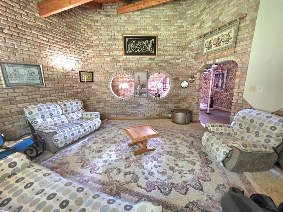 5 Bedroom Property for Sale in La Provance Free State